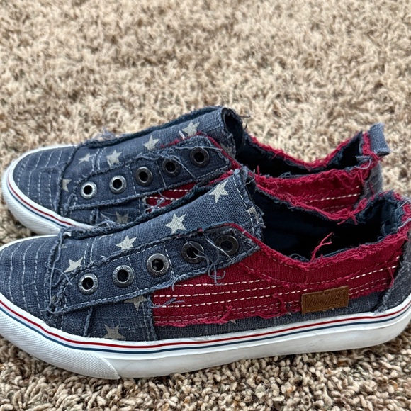 Blowfish Malibu Shoes - Blowfish Stars and Stripes Women's Canvas Sneakers size 7